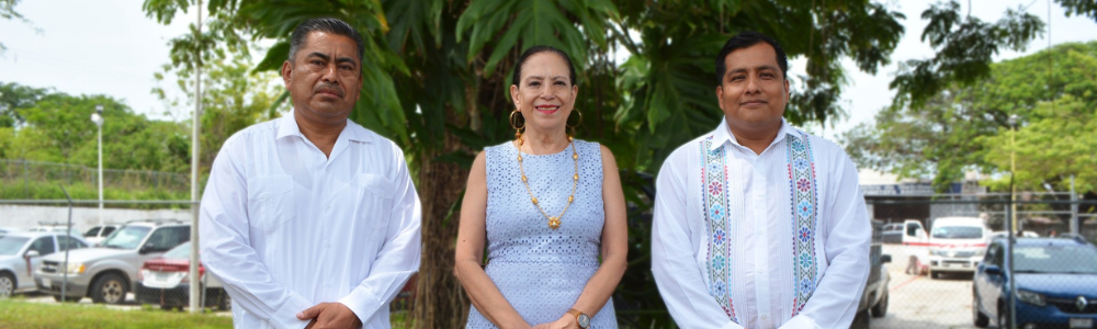 Junto a nuestra rectora Mtra. María de los Ángeles Peralta Arias, los vicerrectores M.T.A.M. Jorge Carmen Flores Vice-Rector Académico y L.C.P. Moisés Alejandro Santiago Peláez.